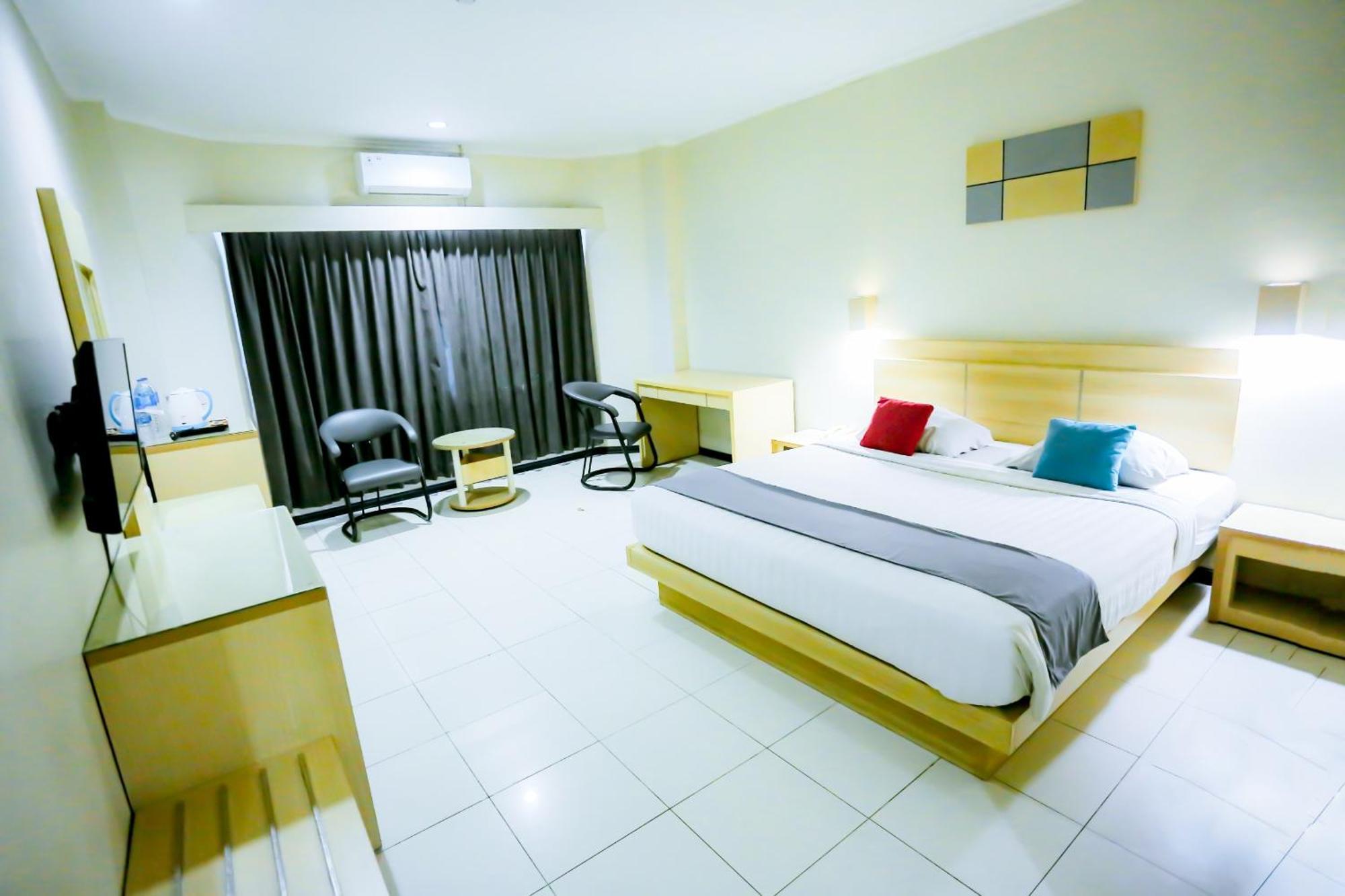 Merpati Hotel Понтианак Экстерьер фото